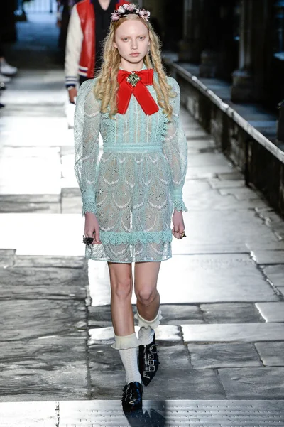 Look 80